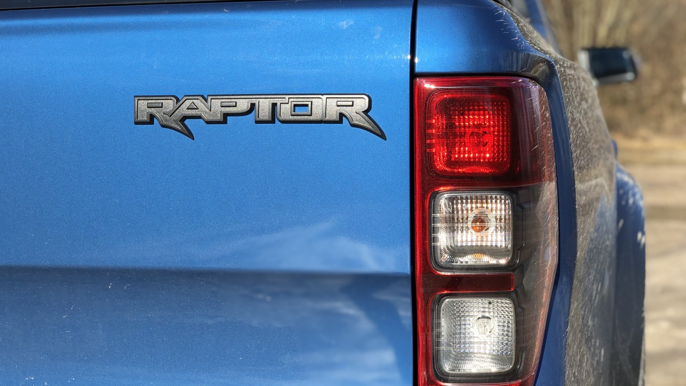 Slideshow Bild - Mit dem Ford Ranger Raptor setzt Ford Performance nun auch dem Pick Up die Krone auf.

